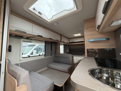 Knaus Sudwind Black Selection 540 FDK Etagenbett / Franz&ouml;sisches Bett Foto: 9