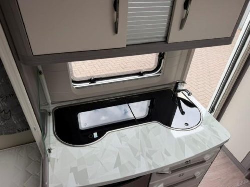 Hobby On Tour 390 SF Thule awning photo: 10
