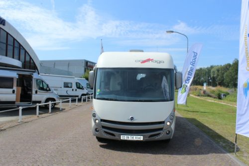 Carthago 4.2 Vollintegriert 2.3 M-jet 148 PS, Alko Fahrgestell Light, Motor-Klimaanlage, Hubbett & Querbett, Garage, Drehst&uuml;hle vorne, L-Sitz, Seitensitz, etc. Marum (Groningen) Foto: 1