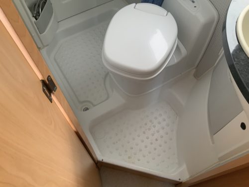 Chausson Trigano Flash 08 2.3 128 hp French bed, side bench, half-dinette, Swivel seats, very neat condition Year of manufacture 2006 Motorhome centrum on the road Marum photo: 27