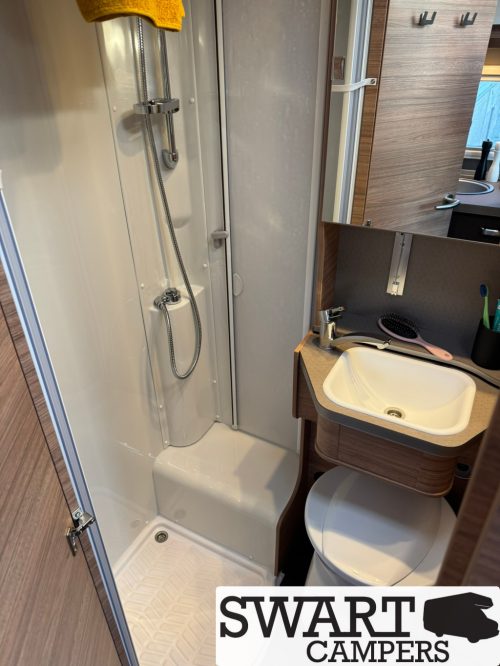 Weinsberg CaraCompact MB 640 MEG Edition [pepper], Automatic 150 hp Single beds photo: 16