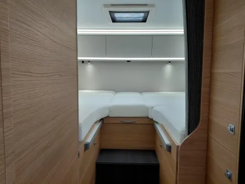 Adria Coral XL 660SL Level airco Foto: 18