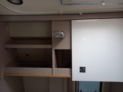 B&uuml;rstner Delfin C 621 - Single beds - Towbar photo: 13
