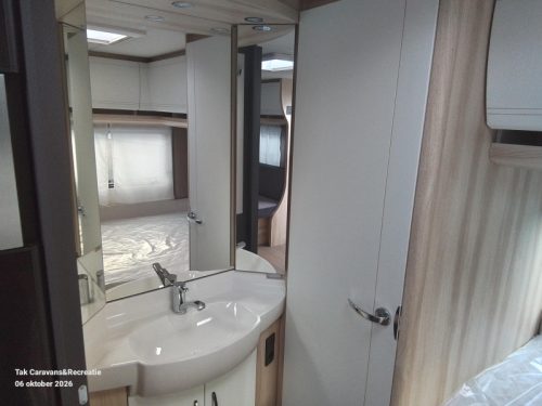 Hobby De Luxe 460 UFE Model 2027 French bed photo: 5