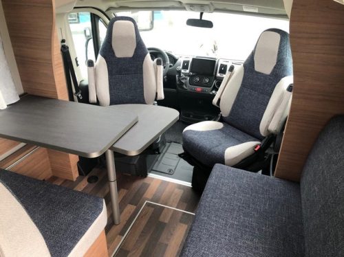 Weinsberg CaraSuite 650 MF 5 Gurte, mit Hubbett Foto: 2