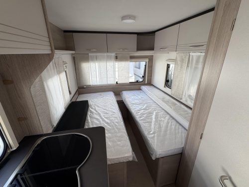 B&uuml;rstner Premio Life 480 TL Mover and Thule awning photo: 14