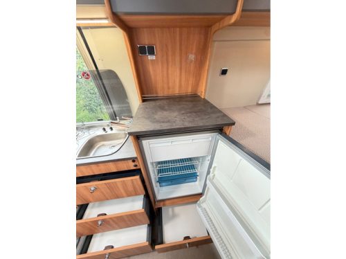 P&ouml;ssl Summit 640 AUTOMAAT / NIEUWE ALLSEASONS / CARPLAY / AUTOMATISCHE AIRCO / DUO CONTROL / 2x CAMPERACCU / LUIFEL foto: 12
