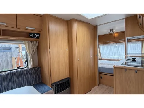 Chateau Caratt Nice 430 fixed bed toilet photo: 3