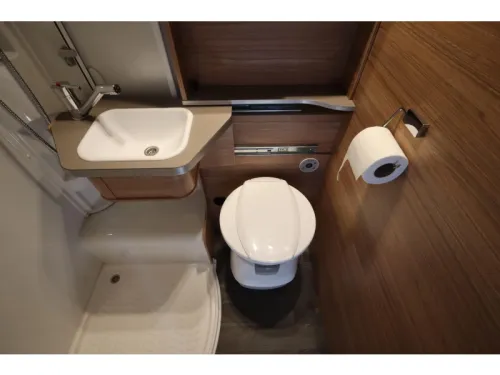 Weinsberg CaraSuite 650 MEG Camas individuales y techo elevable foto: 14