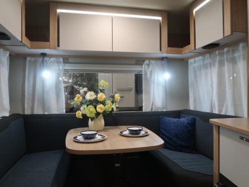 Knaus Sport 460 EU EINZELBETTEN / GER&Auml;UMIGE SITZGRUPPE Foto: 15