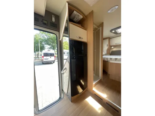 McLouis Sovereign 481 G Queens bed Pop-top roof 32000 km photo: 17