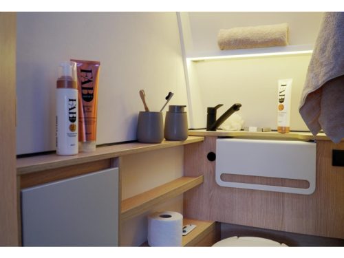 LMC Style 440 D model 2027, French bed photo: 12