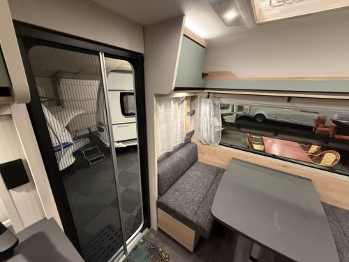 Dethleffs Wohnwagen 460 EL 2 BETTEN SITZGRUPPE AUS VERMIETUNG Foto: 15