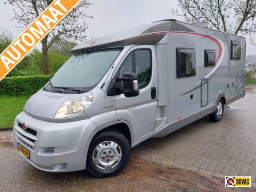 B&uuml;rstner Nexxo 728 G single beds, tow bar