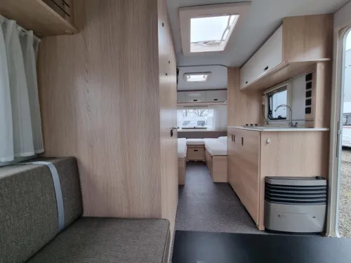 Adria Aviva 492 LU Mover & Unico awning photo: 8