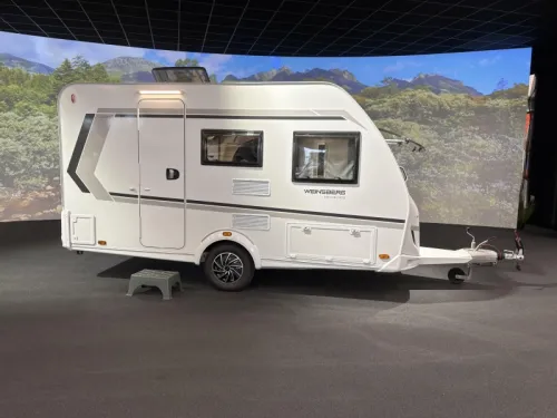 Weinsberg CaraOne Edition HOT 390 QD dinette / transverse bed photo: 2