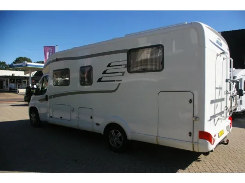 Hymer T 698 CL Queensbed, Hubdach, Garage Foto: 2