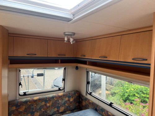 Hobby De Luxe 400 SF | Awning | Bike rack | Mover Semi Automatic | Fixed bed | Dinette (Train seat) | Tempo 100 | Shock absorbers photo: 10