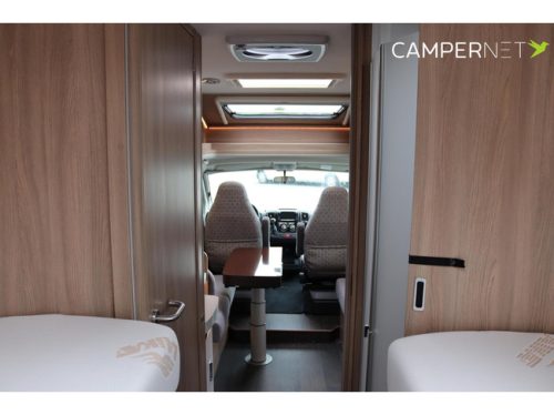 Laika KOSMO 509L 160hp Automatic | Single beds | Separate shower | LPG system | Solar panels | Bearlock | Awning | Roof fan photo: 17
