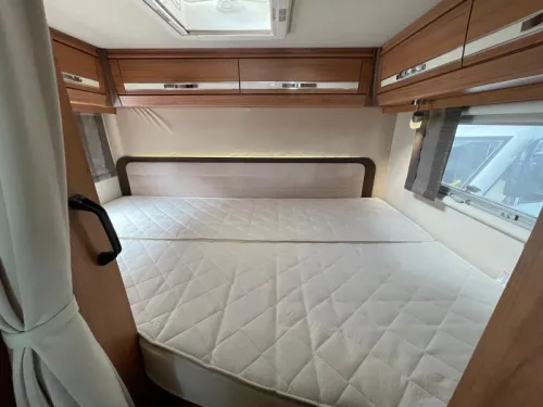 Eura Mobil Terrestra 710 HB Fixed Bed XXL Garage photo: 15