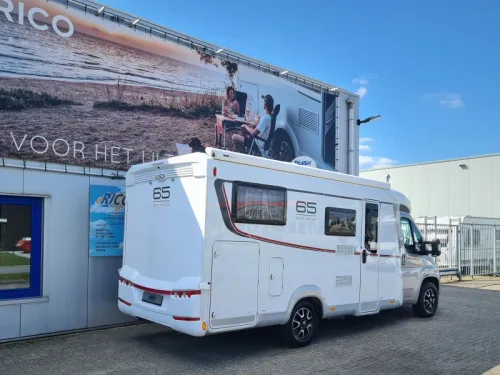 LMC Breezer V 643 G L&auml;ngsbetten/Sch&uuml;ssel Foto: 2