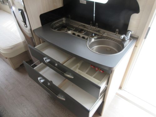 Hobby De Luxe 495 UL WITH FIXED AWNING AND MOVER photo: 8