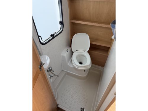 B&uuml;rstner Amara 450 TS Franz&ouml;sisches Bett Sitzgruppe Vorzelt  Foto: 16