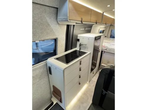 Hymer Grand Canyon S 700 4x4 - Aufstelldach - L&auml;ngsbett Foto: 6