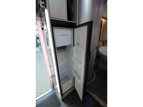 Chausson Titanium 738 XLB QUEENSBED + POP-TOP ROOF photo: 15