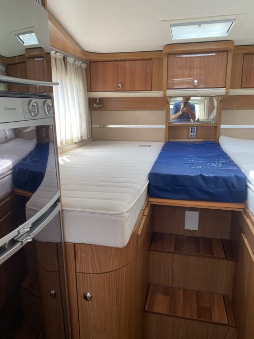 Hymer T 674 SL 2.3 MultiJet 160 HP, Semi-integrated, 2 Single beds, Engine air conditioning, Auto. dish etc. Year of manufacture 2011 Motorhome Centrum On the Road at the Noorderringweg 4 in Marum. photo: 5