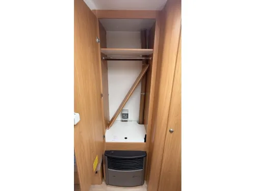 Chateau Caratt Nice 430 fixed bed toilet photo: 4