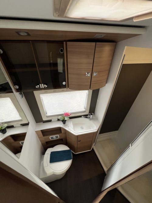 Adria Coral Plus 670 SLT EINZELBETTEN+RUNDSITZGRUPPE OFEN KAMERA Foto: 11
