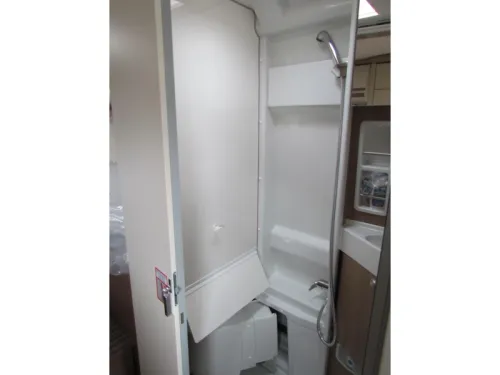 Malibu Diversity Coupe 640 LE K Single Beds, Automatic photo: 6