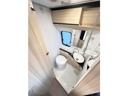 Adria Twin 640 Automaat Anh&auml;ngerkupplung / Markise / 2 Batterien / Kamera Foto: 17