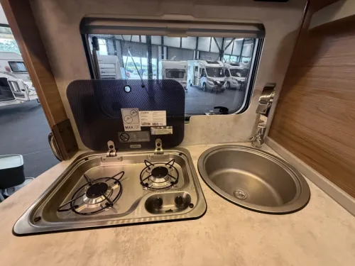 Knaus Van TI 650 MEG Automaat / Levelsysteem  Foto: 17