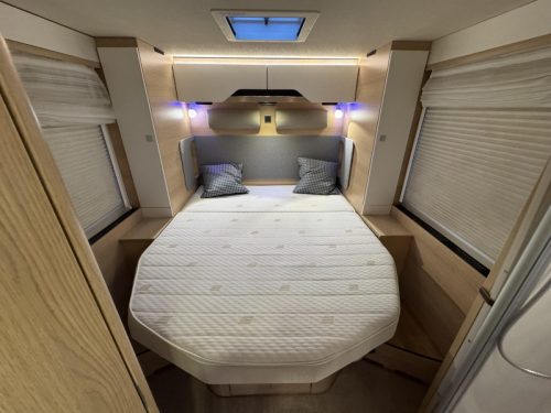 Hymer BMC-I 690 Queen bed-Pull-down bed-Mercedes photo: 10