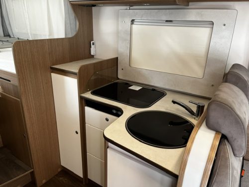 Carado T 338 Teilintegriert | Automatik | 2x Klimaanlage | Markise | R&uuml;ckfahrkamera Foto: 8