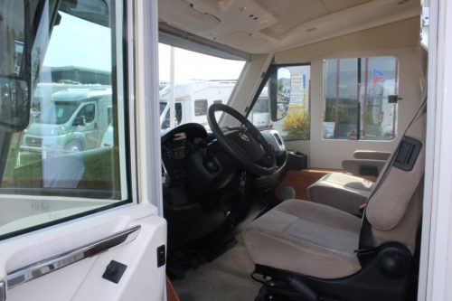 Carthago 4.2 Vollintegriert 2.3 M-jet 148 PS, Alko Fahrgestell light, Motor-Klimaanlage, Hubbett & Querbett, Garage, Drehst&uuml;hle vorne, L-Sitz, Seitensitz, etc. Marum (Groningen) Foto: 14