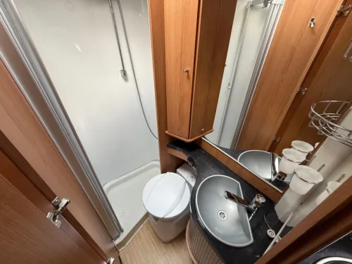 LMC Liberty Cruiser II 592 Compact Fixed bed Air conditioning photo: 17