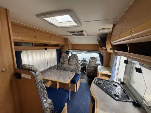 Dethleffs Globetrotter French bed Airco dinette photo: 5