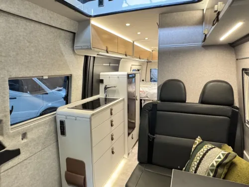 Hymer Grand Canyon S 700 4x4 - Aufstelldach - L&auml;ngsbett Foto: 5