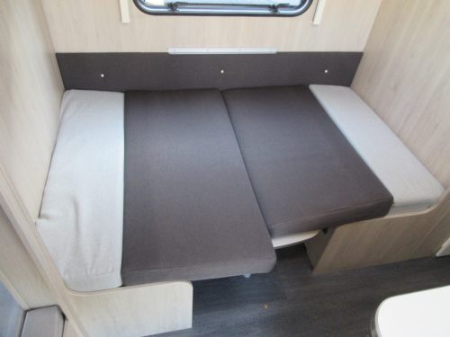 Caravelair Alba Family 426 WITH DOREMA AWNING photo: 10