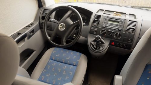 VOLKSWAGEN MULTIVAN photo: 9