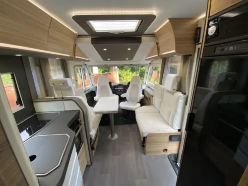 Adria Sonic Plus 700 DC Automatic | Roof air conditioning Level photo: 13