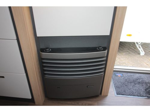 Knaus Sport 420 QD Transverse bed & spacious kitchen! photo: 16