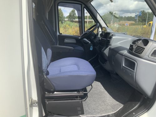 Chausson Trigano Flash 08 2.3 128 hp French bed, side sofa, half-dinette, Swivel seats, very neat condition Year of manufacture 2006 Motorhome centre on the road Marum photo: 19