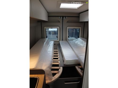 LMC Innovan 640 140hp Automatic | Single beds | Awning | Panoramic roof | Integrated windows | Cruise Control | Available from stock | photo: 13