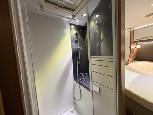Adria Matrix 670 DC Queensbett / Hubdach | A69 Foto: 14