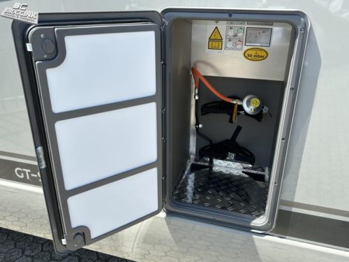 Hymer GT-S 600 XL Bed photo: 17