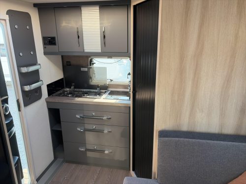 Hobby De Luxe 460 SFF Model 2027 photo: 10
